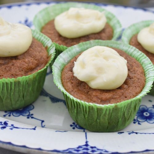 Gulerodsmuffins med frosting - nem opskrift