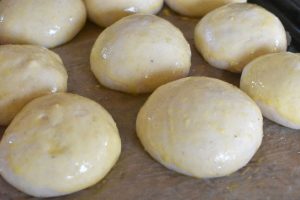 Semlor - opskrift på svenske fastelavnsboller