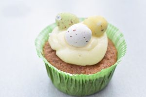 Gulerodsmuffins med frosting - nem opskrift