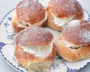 Semlor - opskrift på svenske fastelavnsboller