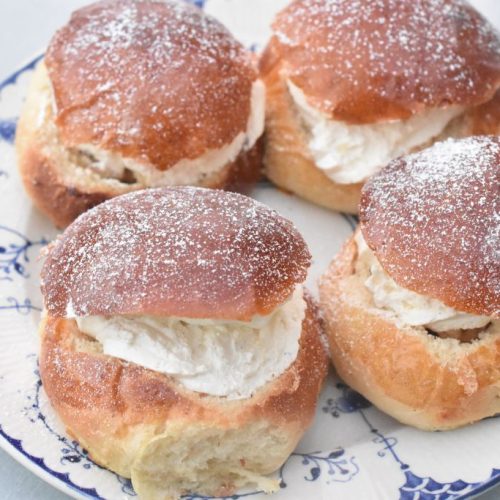Semlor - opskrift på svenske fastelavnsboller