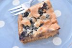 Makron blåbærsnitter med marcipan - nemme