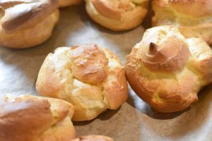 Fastelavnsbolle vandbakkelser med fyld