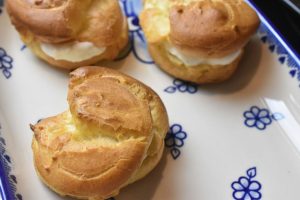 Fastelavnsbolle vandbakkelser med fyld