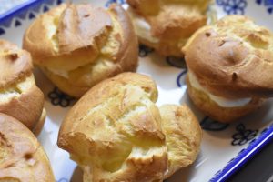 Fastelavnsbolle vandbakkelser med fyld