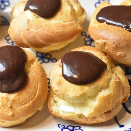 Fastelavnsbolle vandbakkelser med fyld