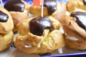 Fastelavnsbolle vandbakkelser med fyld