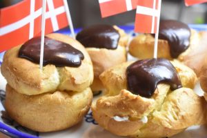 Fastelavnsbolle vandbakkelser med fyld