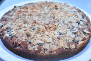 Kirsebærkage med crumble - nem bærtærte