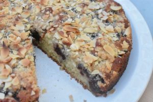 Kirsebærkage med crumble - nem bærtærte