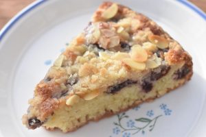 Kirsebærkage med crumble - nem bærtærte