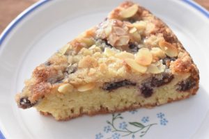 Kirsebærkage med crumble - nem bærtærte