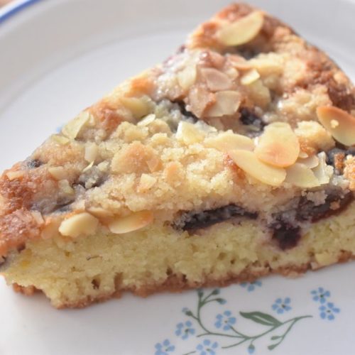 Kirsebærkage med crumble - nem bærtærte