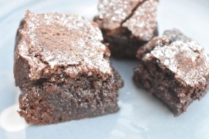 Kladdkaka - svampet svensk chokoladekage