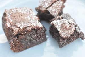 Kladdkaka - svampet svensk chokoladekage