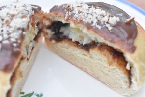 Fastelavnsboller med sveskemos 