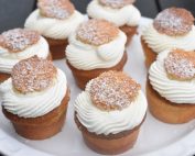 Cupcakes til fastelavn - lækre semlor muffins