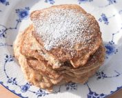 Æblepandekager opskrift - pandekager med æble
