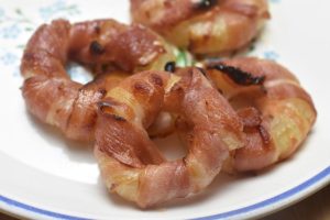 Løgringe med bacon - opskrift på løgringe i ovn