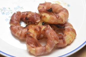 Løgringe med bacon - opskrift på løgringe i ovn