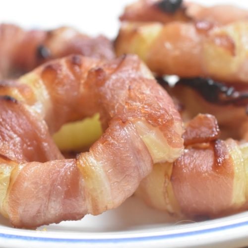 Løgringe med bacon - opskrift på løgringe i ovn