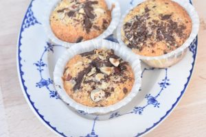 Kokosmuffins med chokolade & nødder - opskrift