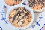Kokosmuffins med chokolade & nødder - opskrift