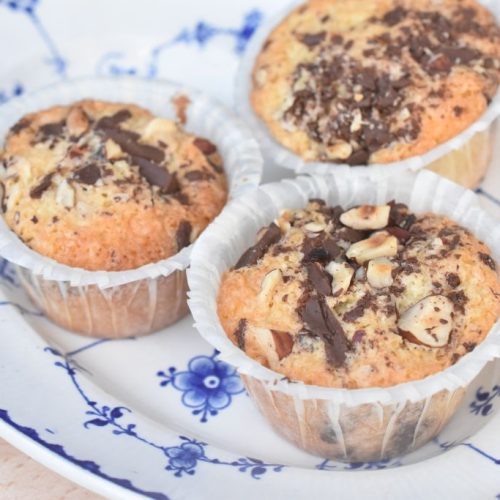 Kokosmuffins med chokolade & nødder - opskrift