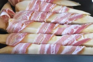 Bagte rodfrugter med bacon - pastinak i ovn