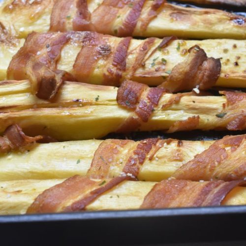 Bagte rodfrugter med bacon - pastinak i ovn