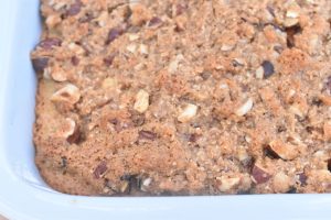 Drømmekage med nødder i toppingen - opskrift 