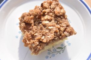 Drømmekage med nødder i toppingen - opskrift 