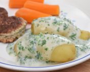 Persillesovs med frikadeller - nem opskrift på klassisk persillesauce