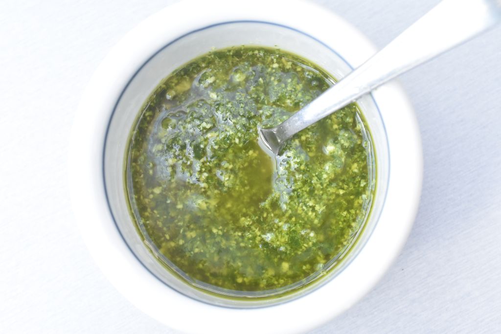 Ramsløgspesto - nem opskrift med mandler
