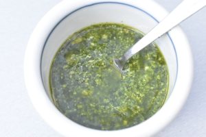 Ramsløgspesto - nem opskrift med mandler