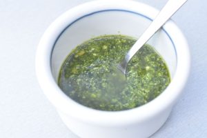 Ramsløgspesto - nem opskrift med mandler