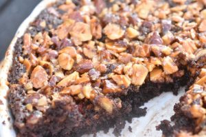DSC_1843 • nogetiovnen.dk Brownie med nødder og karamel - toscakage