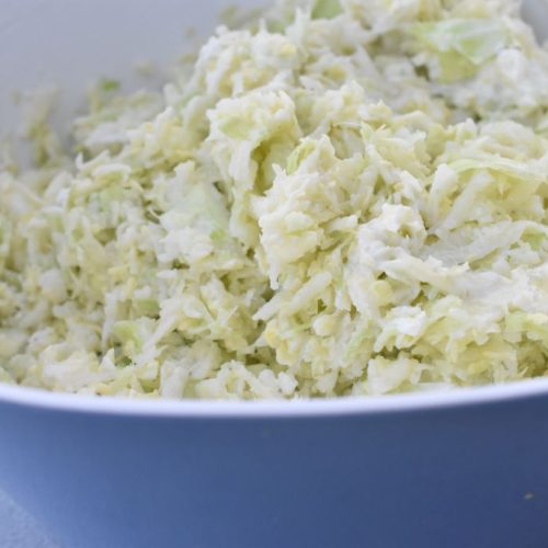 Spidskålssalat med æbler og creme fraiche