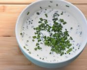 Purløgsdressing - nem opskrift til laks og salat