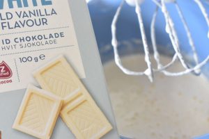 Nem blåbær kage med hvid chokolade