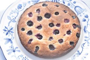 Nem blåbær kage med hvid chokolade