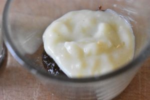 Sveske trifli med makroner og kagecreme