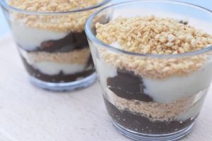 Sveske trifli med makroner og kagecreme