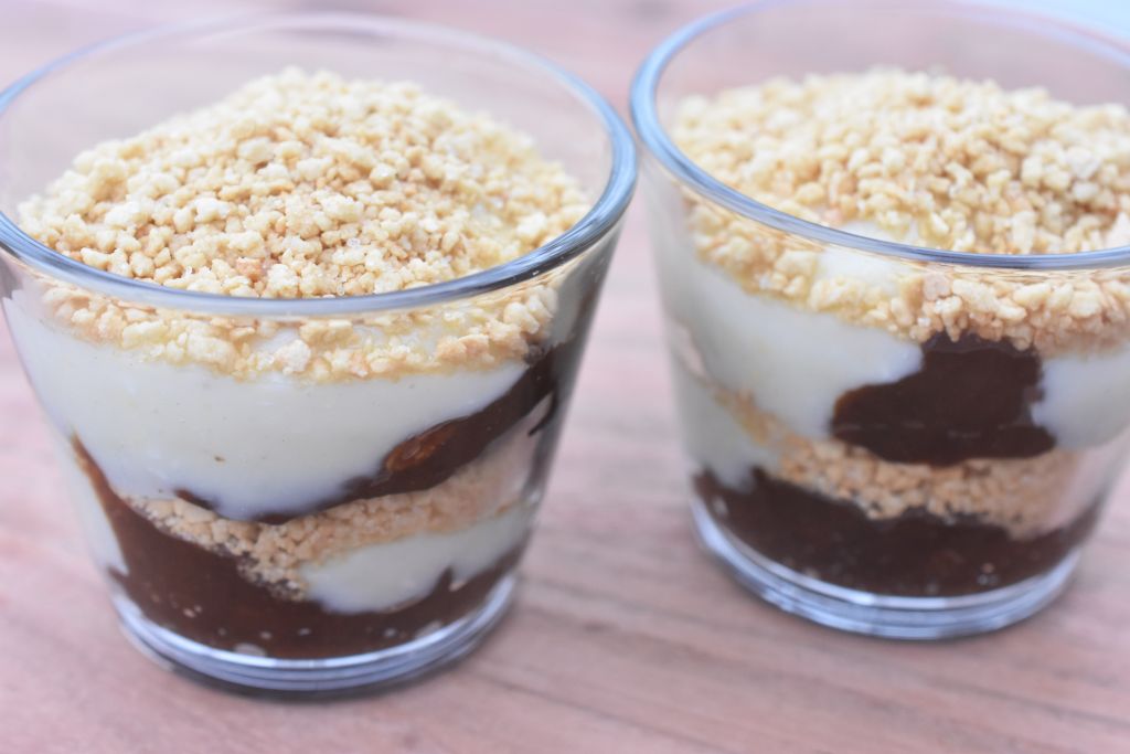 Sveske trifli med makroner og kagecreme