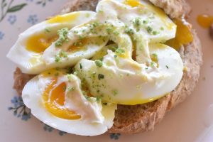 Æggemad med mayo og ramsløgsalt - opskrift