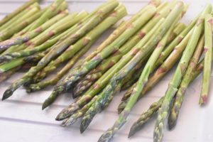 DSC_2038 • nogetiovnen.dk Grillede asparges - grønne asparges på grill