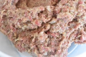 Italienske kødboller med tomatsovs og pasta