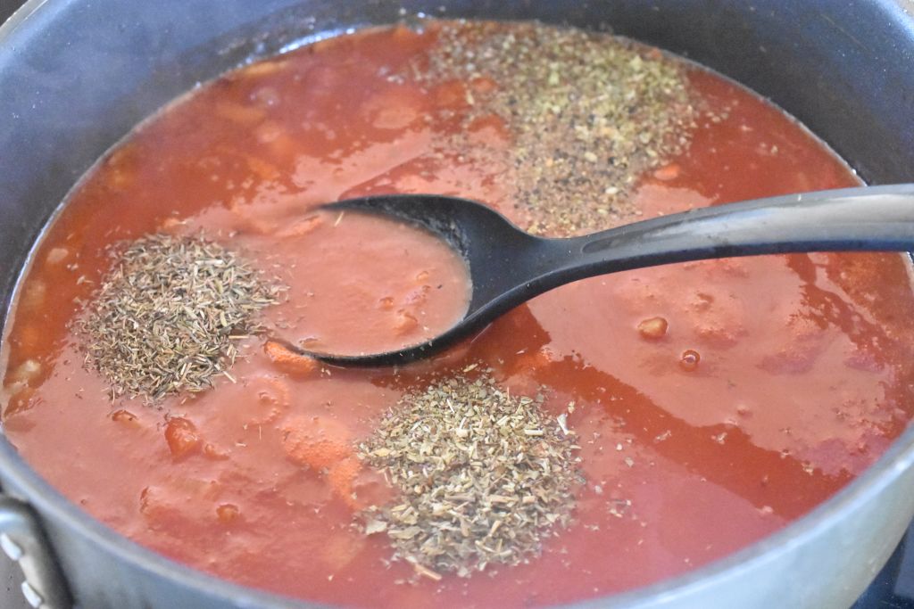 Tomatsovs til pizza og pasta - nem opskrift