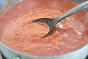 Italienske kødboller med tomatsovs og pasta