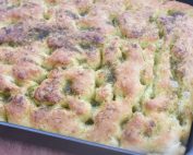 DSC_2200 • nogetiovnen.dk Foccacia med ramsløg - madbrød i bradepande